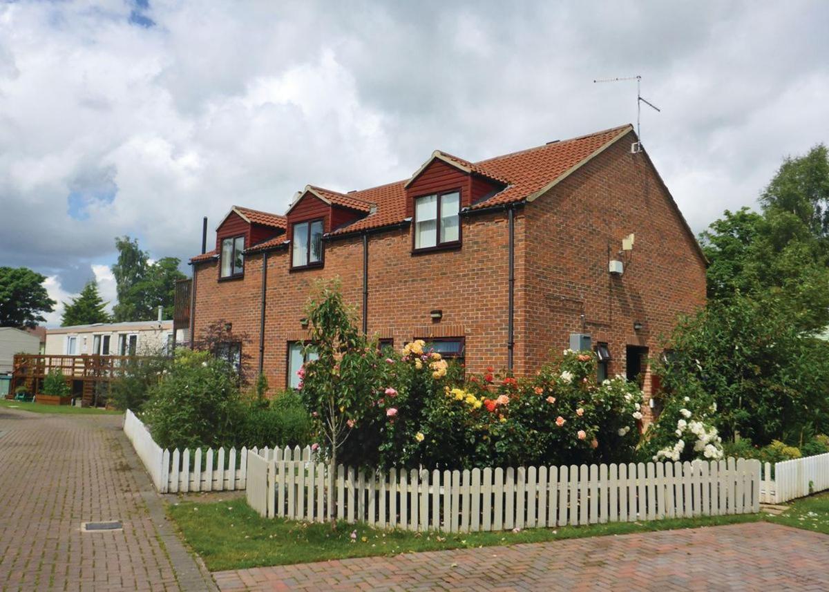 Hotel Weir Country Park Holtby Exterior foto