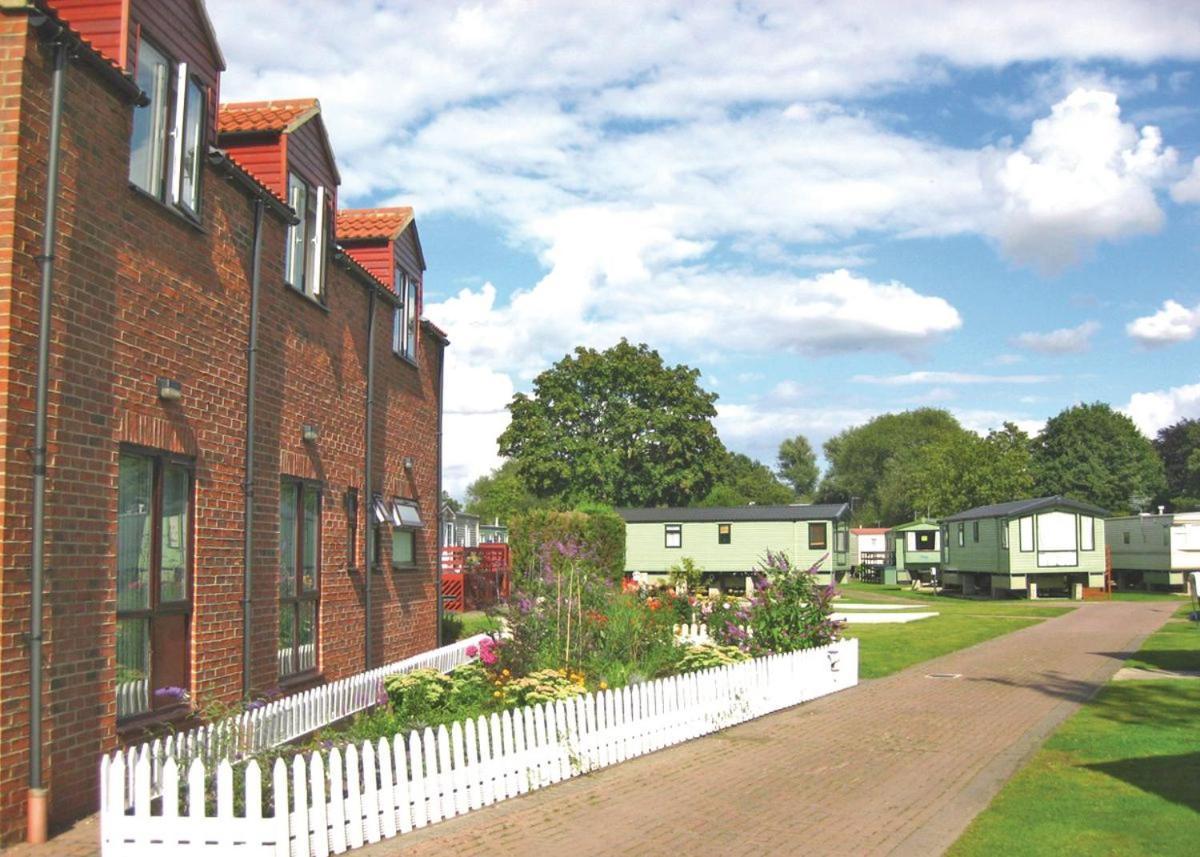 Hotel Weir Country Park Holtby Exterior foto